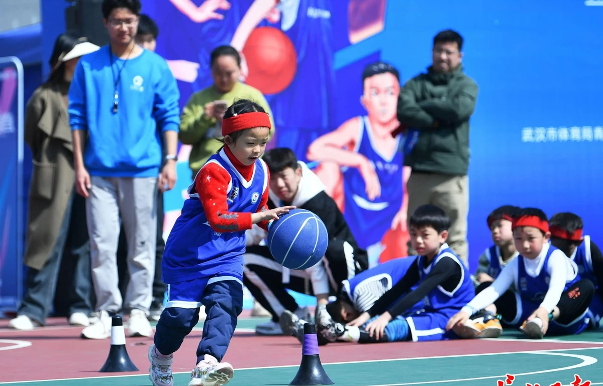 哪里可以找到适合青少年的篮球友谊赛?